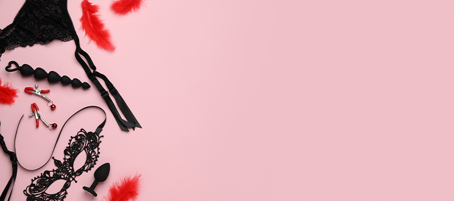 Offrez ou offrez-vous un coffret plaisir : sextoys, huiles, lingerie et jeux coquins réunis pour des instants intimes riches en sensations.
